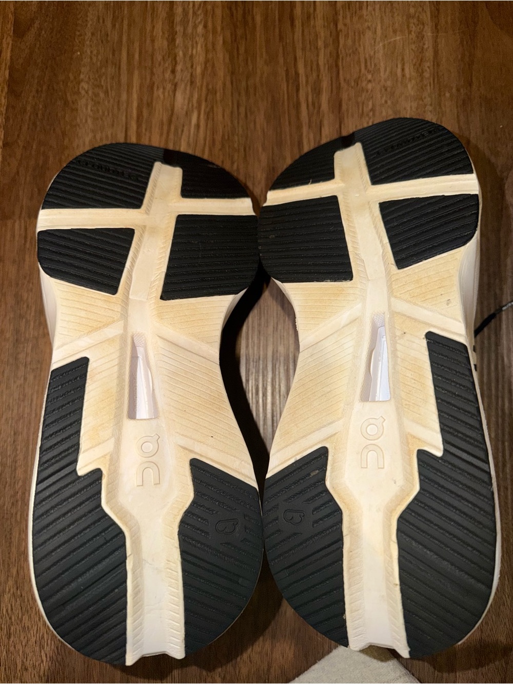 On CloudNova X Women’s Size 8.5 - Picture 6 of 7